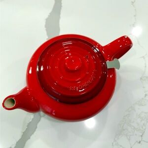 Le Creuset Large 44oz Teapot Cherise Red Ombre Stainless Steel Infuser